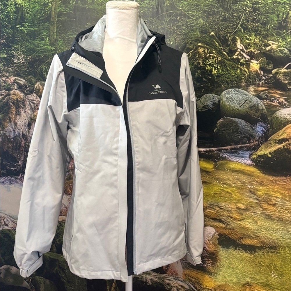 Camel Crown Women's Gray and Black Jacket